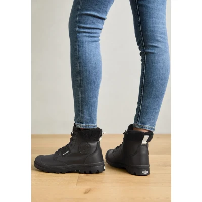 Afbeelding van Palladium Pampa WARM Veterboots, Dames, Maat: 42, Black Leer en textiel