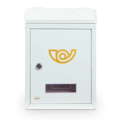 Afbeelding van Amig Mini brievenbus voor buiten Gemaakt van gelegeerd staal Afmetingen: 29,5 x 21 6,2 cm veilige ontvangst de post eenvoudige installatie Inclusief 2 sleutels Kleur: wit