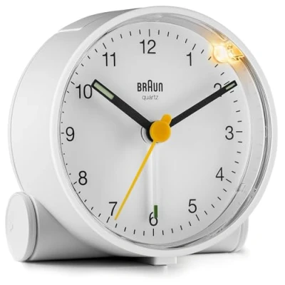 Afbeelding van Braun Klassieke analoge wekker met sluimerfunctie en licht, rustig kwartsuurwerk, Crescendo alarm in wit, model BC01W, Eén maat, Manchet