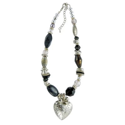 Afbeelding van Behave Ketting met diverse kralen en hartvormige hanger.