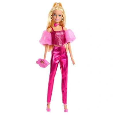 Afbeelding van Barbie Luxe Stijl Pop nr. 5 met blond haar, in metallic roze outfit, glinsterend corsettopje en glanzende broek, accessoires als halsketting handtas, JFP40