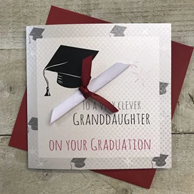 Afbeelding van WHITE COTTON CARDS Handgemaakt naar een zeer slimme Granddaughter On Your Graduation Cap kaart, wit