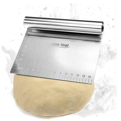 Afbeelding van COM FOUR® Premium deegspatel, deegsnijder van roestvrij staal, met ronde handgreep, rechte zijkanten, keukenspatel (1 stuk zilverkleurig afgerond)