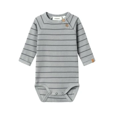 Afbeelding van LIL&#039; ATELIER BABY gestreepte romper NBMKAIL grijs/donkergrijs