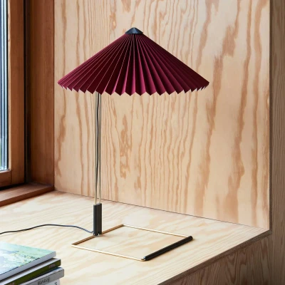 Afbeelding van HAY Matin 300 LED tafellamp met plooi, oxide rood