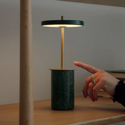 Afbeelding van Umage Asteria Move Mini tafellamp LED oplaadbaar groen marmer