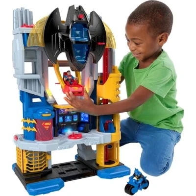 Afbeelding van Imaginext HNW08 speelset met licht en geluid, DC Super Friends Superquartier, algemene 60 cm groot, Batman figuren Superman Batmoto veel accessoires, speelgoed