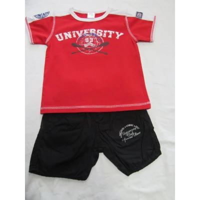 Afbeelding van dirkje , kledingset jongen, tshirt rood + short zwart University 5 jaar 110