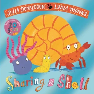 Afbeelding van Sharing a Shell: with shiny foil cover and bonus material from the creators!