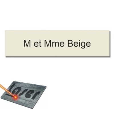 Afbeelding van Gegraveerd plaatje voor naam, brievenbus, zelfklevend, 10 x 2,5 cm, gepersonaliseerd, 1 3 regels, beige