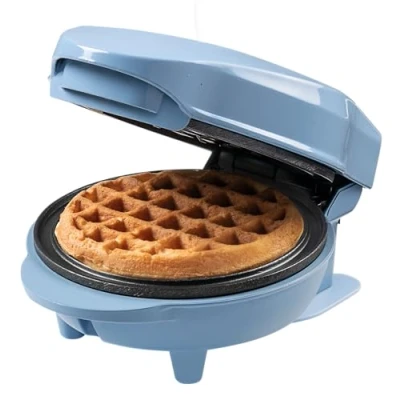 Afbeelding van Bestron mini wafelijzer voor klassieke wafels, met antiaanbaklaag, kinderfeestjes, Familiefeest, Pasen of Kerst, retro design, 550 Watt, kleur: babyblauw