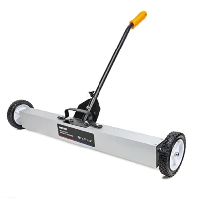 Afbeelding van NEIKO 53418A 36 inch magnetische pick up veegmachine met wielen, verstelbare handgreep en vloermagneet, zware magneet om spijkers op te pakken, 55 lbs capaciteit