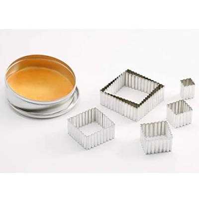 Afbeelding van thermohauser Uitsteekvormpjes (roestvrij staal), rechthoekig, rand gegolfd, 5 delig, 3,6 x 8,5 cm, verpakt in blik opbergdoos