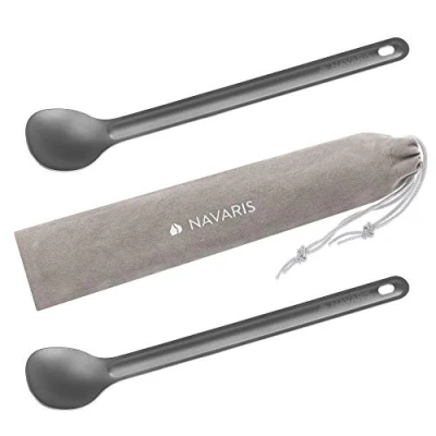 Afbeelding van Navaris 2x lepel met extra lange handgreep Campingbestek van titanium Lepels voor onderweg Lichtgewicht bestek Inclusief bewaarzakje