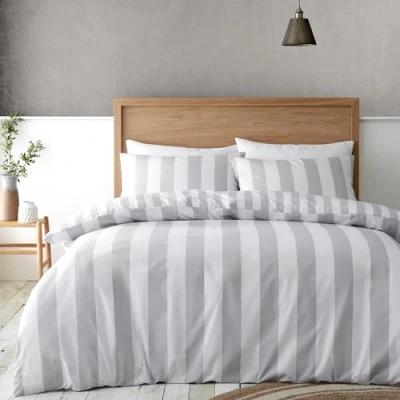 Afbeelding van Catherine Lansfield Cove Stripe Omkeerbare Dubbele Dekbedovertrek Set met Kussenslopen Zilvergrijs