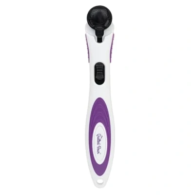 Afbeelding van The Quilted Bear Rotary Cutter Ergonomische Soft Grip voor stof met scherp snijblad &amp; gemakkelijk mesvervangsysteem (18mm Cutter)
