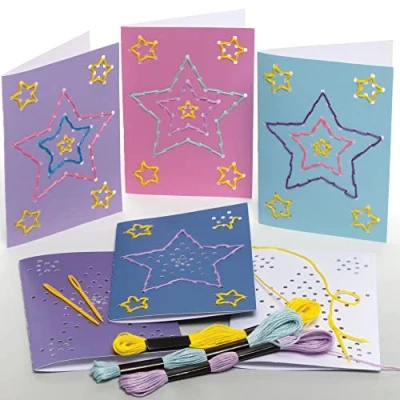Afbeelding van Baker Ross FE943 Ster borduur kaarten sets Pak van 6, maak je eigen kerstkaarten, inleiding tot rijgen voor beginners, educatief handwerk kinderen