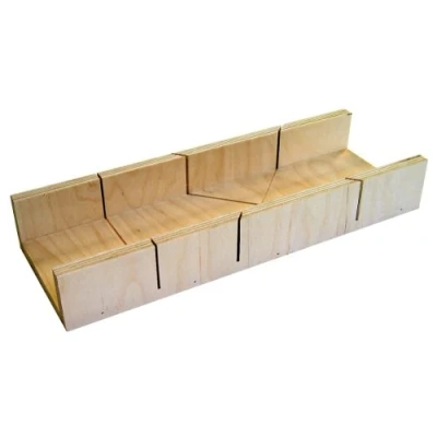 Afbeelding van Augusta Heggenroos, versteklade, 350 x 100 40 mm, snijlade van berkenmultiplex, 12 mm dikte voor nauwkeurig zagen op versteking 45 en 90 graden hoek, zaaghulp