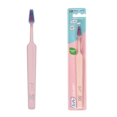 Afbeelding van TePe Colour Tandenborstel, Zacht, Lichtroze, 1 stuk, zachte borstel met precieze en reiniging, tandenborstel voor volwassenen oudere kinderen