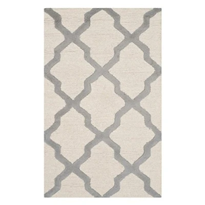 Afbeelding van SAFAVIEH Trellis tapijt voor woonkamer, eetkamer, slaapkamer Cambridge Collection, korte pool, ivoor en zilver, 76 x 244 cm