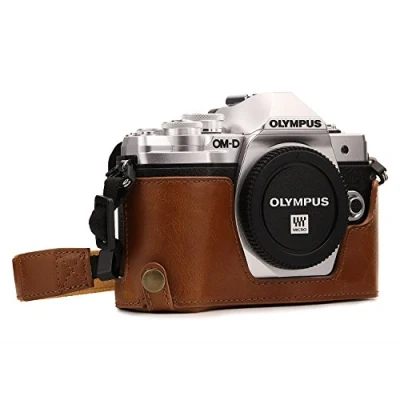 Afbeelding van MegaGear MG1352 Ever Ready Lederen Camera Halve Tas met draagriem en batterijtoegang voor Olympus OM D E M10 Mark III Lichtbruin