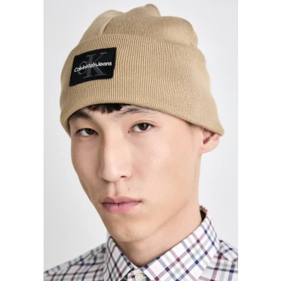Afbeelding van Calvin Klein Jeans MONO LOGO Patch Beanie Unisex Muts, Maat: One Size, Travertine