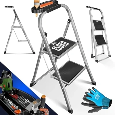 Afbeelding van MASKO® Trapladder, vouwladder met 2 treden, belastbaar tot 150 kg, antislip, incl. handschoenen, gereedschapshouder en automatisch slot, grijs
