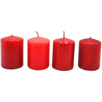 Afbeelding van Dekohelden24 Adventskaarsen, stompkaarsen, adventskranskaarsen, tafelkaarsen, blokkaarsen, tafelkaars in adventsrood rode glitter, levering 4 stuks, L/B/H 5 x 7 cm.