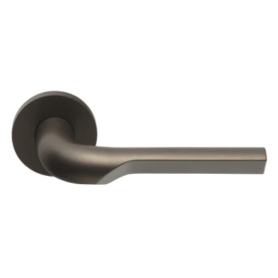 Afbeelding van Formani deurkruk Rivio by Gensler GL100 G geveerd op rozet brons