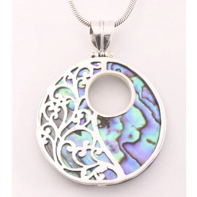 Afbeelding van Grote bewerkte zilveren hanger met abalone schelp aan snake ketting