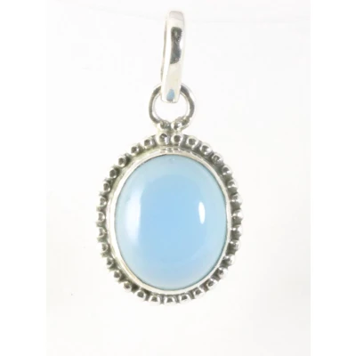 Afbeelding van Fijne bewerkte ovale zilveren hanger met blauwe chalcedoon