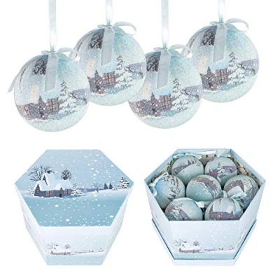 Afbeelding van The Christmas Workshop Set van 14 kerstballen/verschillende feestelijke ontwerpen/geschenkdoosjes kerstboomversieringen, 7,5 cm diameter kerstballen (blauw en wit sneeuwdorp)