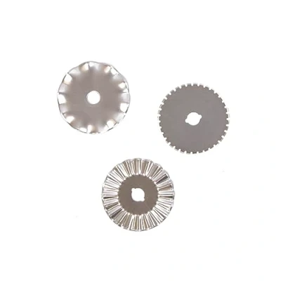 Afbeelding van Craftelier Verpakking met 3 reservemesjes voor roterende cutter 45 mm Inclusief golf , zigzag en discontinuïteitsmessen Gemaakt van staal Diameter lemmet