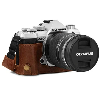 Afbeelding van MegaGear MG1865 Ever Ready Lederen Camera Half Case Compatibel met Olympus OM D E M5 Mark III Bruin