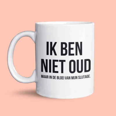Afbeelding van NietMokken.nl Grappige mok &quot;Ik ben niet oud, maar in de bloei van mijn slijtage&quot; Keramische beker Koffietas Beide zijden bedrukt Vaatwasser en magnetronbestendig Leuk cadeau voor verjaardag