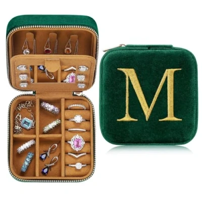 Afbeelding van TINGN Klein sieradendoosje met initialen, M sieradendoosje, reisorganizer, geschenken voor dames en meisjes, cadeaus Kerstmis, verjaardagen, bruiloften, bruidsmeisjes