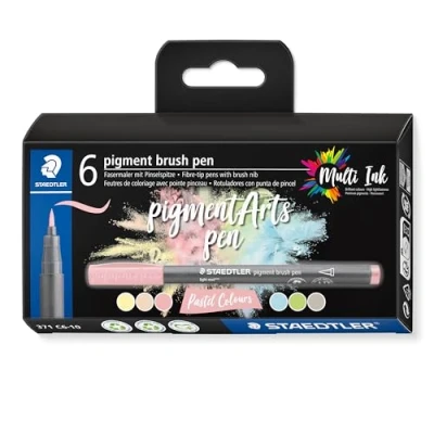 Afbeelding van STAEDTLER 371 C6 10 penseelpen pigment arts, premium tekeninkt, penseelpunt voor variabele lijnbreedte, waterbestendig, sneldrogend, 6 penseelpennen in gesorteerde kleuren kartonnen etui,