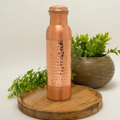 Afbeelding van Puur koperen waterfles dot gehamerde rand ± 950 ml (zware uitvoering)