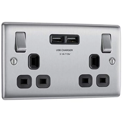 Afbeelding van BG Electrical NBS22U3B Nexus metaal, geborsteld staal, dubbel geschakeld 13A stopcontact met USB opladen, 2 x aansluitingen (3,1 A) zwart inzetstuk