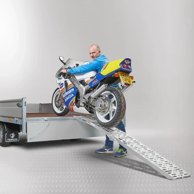 Afbeelding van Datona Extra Verstevigde Aluminium Oprijplaat Opklapbaar 225 Cm (225 x 28 8 cm)
