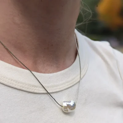 Afbeelding van Fijne zilveren ketting met grote zoet water parel
