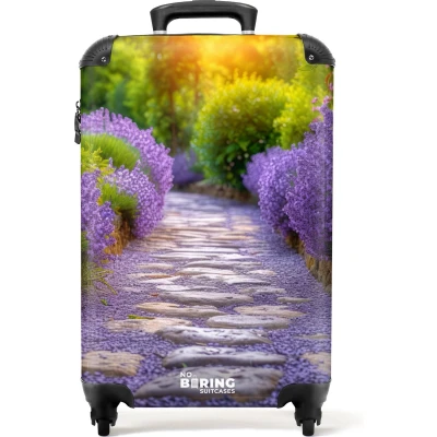 Afbeelding van NoBoringSuitcases.com® Handbagage koffer lichtgewicht Reiskoffer trolley Pad met paarse lavendelstruiken Rolkoffer wieltjes Past binnen 55x40x20 en 55x35x25