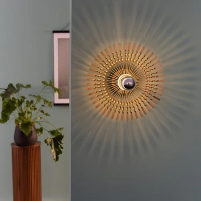 Afbeelding van Lightbox Glamour Wandlampe Ø 33 cm dekorative Wandleuchte mit spektakulärem Lichteffekt wie eine Sonne E27 Fassung Wohnzimmerlampe aus Metall in Gold