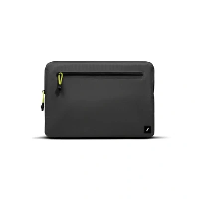 Afbeelding van Native Union Ultralight Sleeve Duurzaam, Lichtgewicht, Duurzaam Gemaakt van 100% gerecycled ripstop stof Compatibel met MacBook Pro 13&quot;, Air (M2, 2022) Zwart
