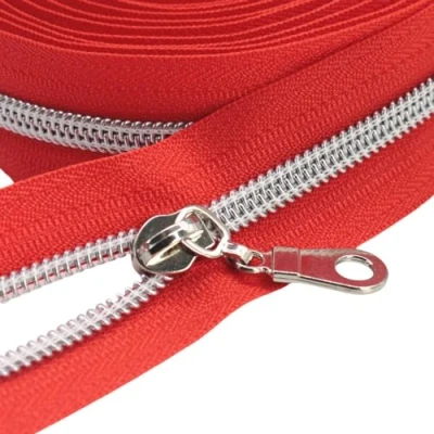 Afbeelding van Eindeloze ritssluiting 9 m per meter spiraalrood 6 mm + 25 anti ontgrendelingsritssluitingen (zilver/rood)