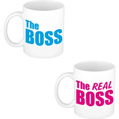 Afbeelding van the real boss en cadeau mok / beker wit met roze blauwe blokletters 300 ml feest mokken