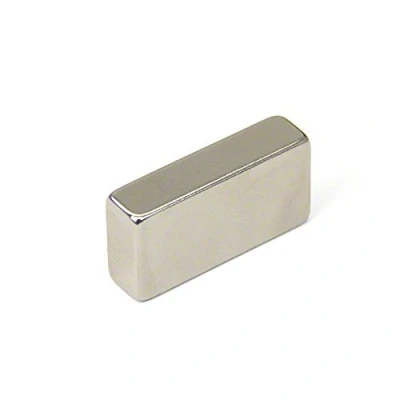 Afbeelding van First4magneten F401020 1 40 x 10 20 mm dikke N42 neodymium magneet 18,6 kg aantrekkingskracht (1 st verpakking)