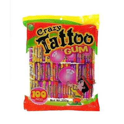 Afbeelding van Kauwgom Tattoo 100 stuks 90&#039;s snoepjes met fruitsmaak op een dienblad tatoeage
