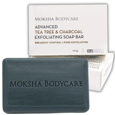 Afbeelding van Moksha Tea Tree Oil en houtskool Exfoliërende zeepstaaf [Made In U.K] lichaamsscrub zeep voor vlekken mee eters puistjes vette huid Parabenen wreedheid GRATIS 100g
