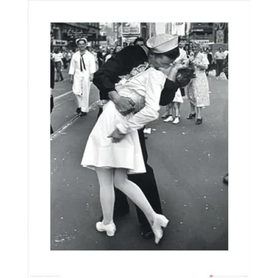 Afbeelding van Kunstdruk Time Life War Kiss 40x50cm